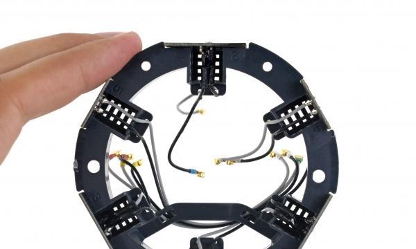 路由器盒子内部通常包含哪些组件？各组件的作用是什么？