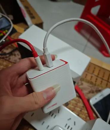 手机充电器散热板的拆卸方法是什么？拆卸散热板的注意事项有哪些？
