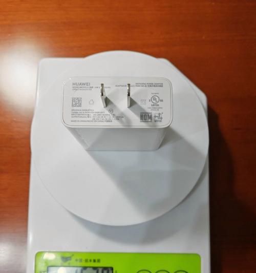 华为充电器粘贴纸的使用方法是什么？粘贴后如何保持美观？