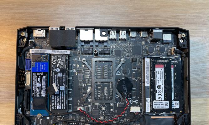 移动硬盘拆盖的正确方法是什么？