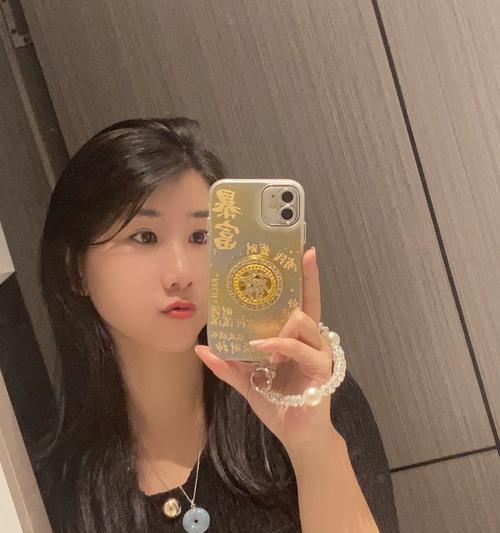 金色发财的苹果手机壳叫什么？是否具有特殊含义？