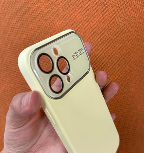 黄色带图案的苹果手机壳有何特点？适合哪些场合？