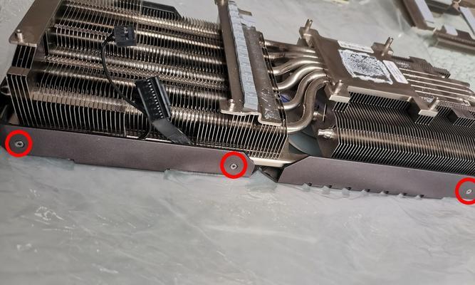 显卡支架的螺丝如何安全取下？